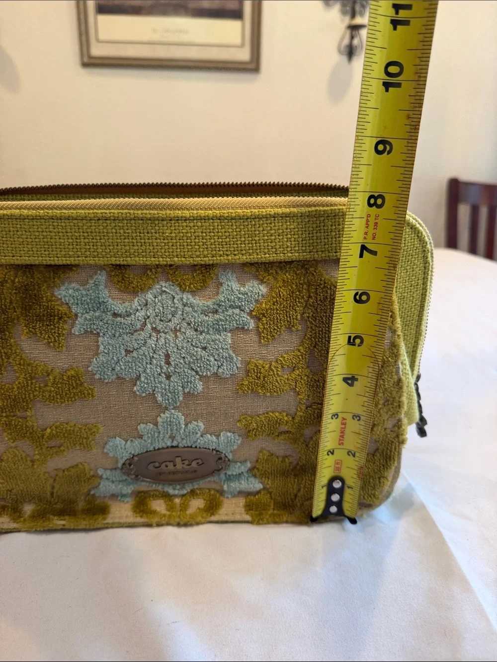 Rare cake Petunia Pickle bottom clutch like new !